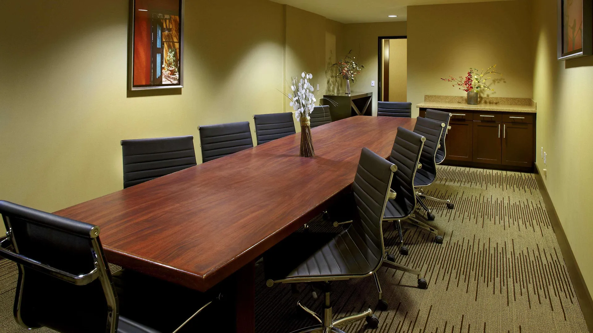 Hampton Inn Phoenix - Biltmore 3*,
